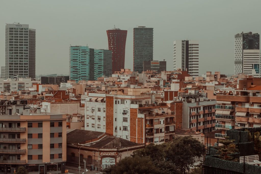 Skyline de L’Hospitalet de Llobregat, asesoría para vender piso sin inmobiliaria